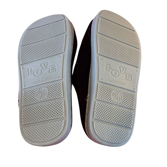 Adorable Welcome Home Cat Slippers. Will make a perfect gift! - Picture 5 of 6